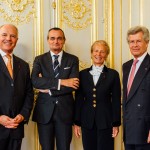 S. Exc. M. Gérard Araud, Ambassadeur de France aux Etats-Unis, entouré de M. Jean-Luc Fournier, Président de France-Amériques, Mme Hélène de Rochefort, Secrétaire Générale Exécutive de France-Amériques, et l'Ambassadeur Jean-David Levitte