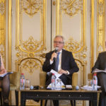 L’honorable Federico PINEDO entouré de l'Ambassadeure Geneviève des RIVIERES et du Dr. Álvaro SANTOS PEREIRA